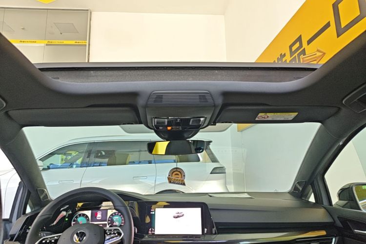 Volkswagen Golf 2024 car image #20