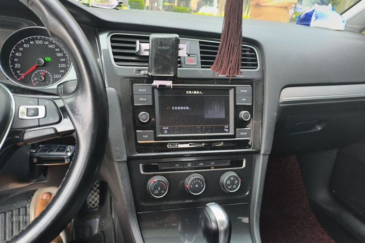 Volkswagen Golf 2018 car image #15