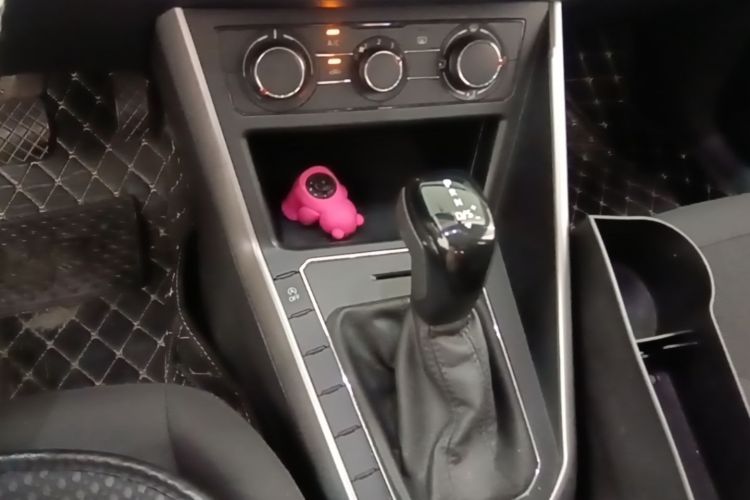 Volkswagen Polo 2020 car image #14