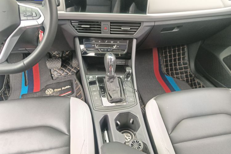 Volkswagen Bora 2023 car image #14