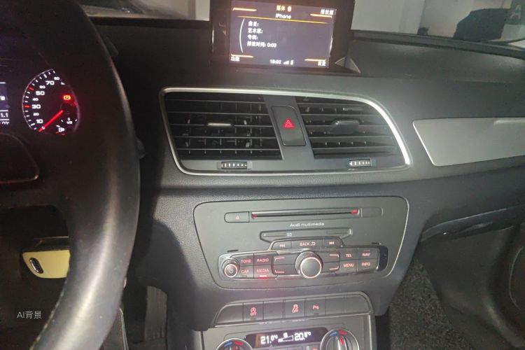 Audi Q3 2017 car image #15