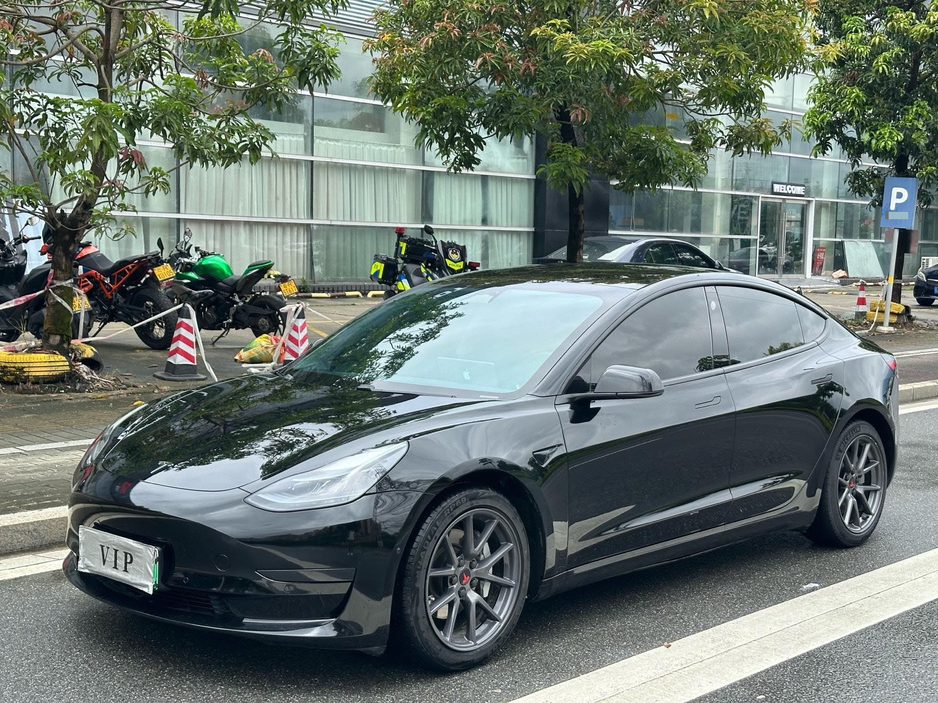 Tesla Model 3 2021 car image 