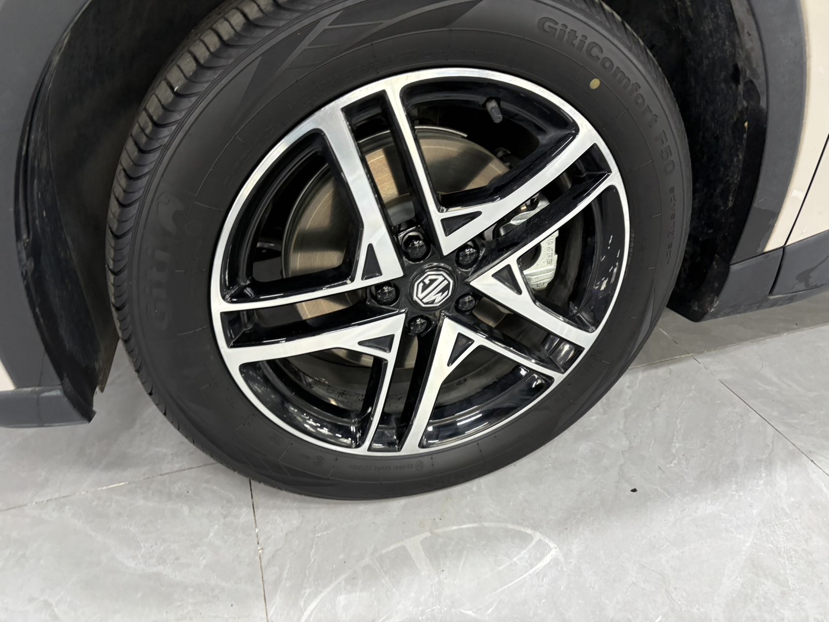 MG ES5 2025 car image #5