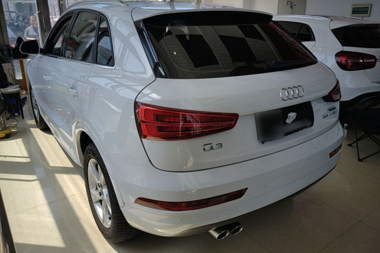 Audi Q3 2017 car image #5