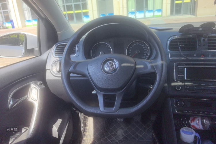 Volkswagen Polo 2015 car image #12