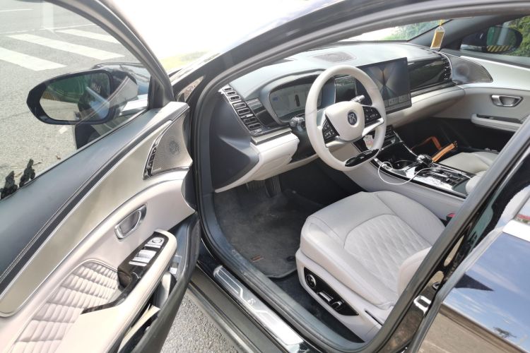 BYD Han 2024 car image #13