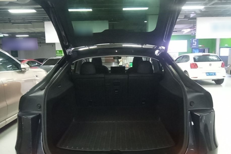 Tesla Model Y 2025 #19 Tesla Model Y 2025 car image #19