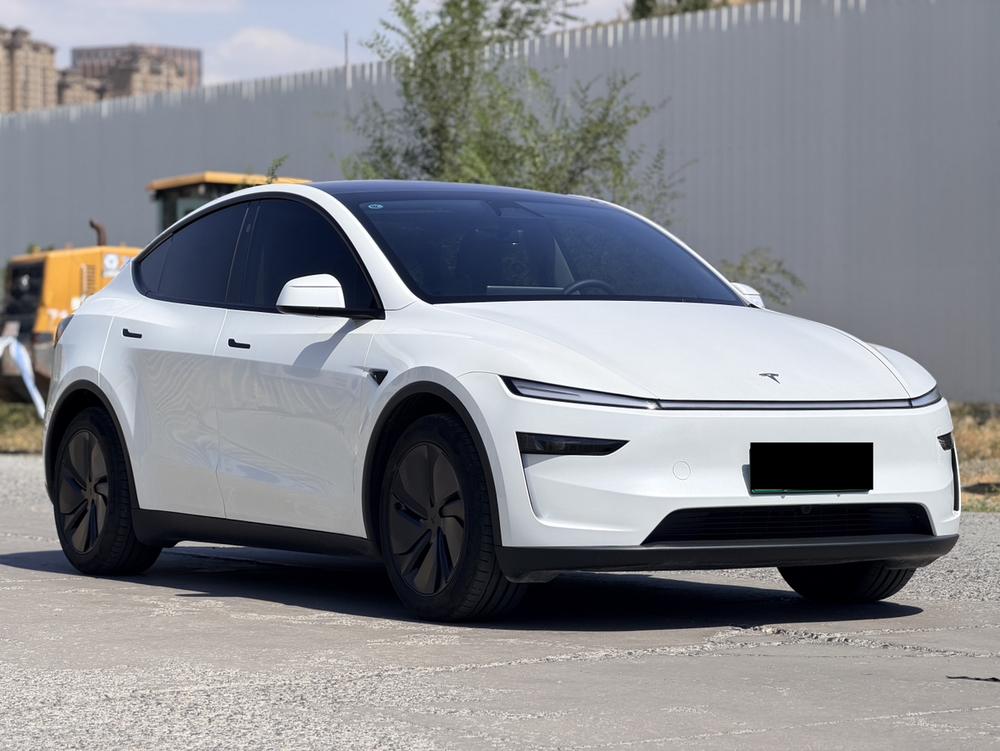 Tesla Model Y 2025 #3 Tesla Model Y 2025 car image #3
