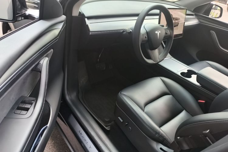 Tesla Model Y 2023 #12 Tesla Model Y 2023 car image #12