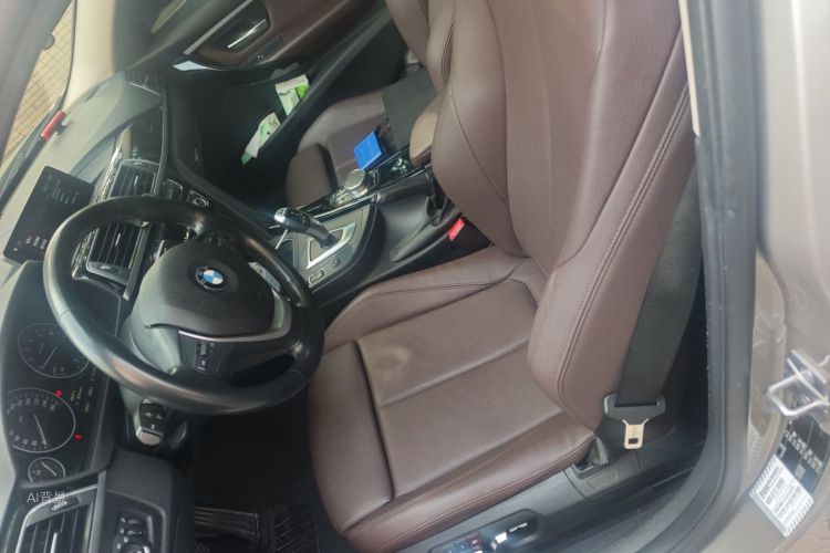 BMW 3 Series 2019 car image #17