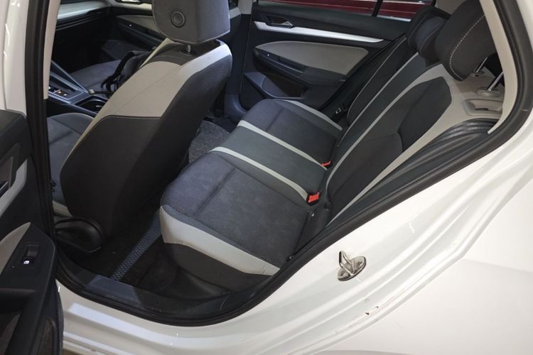 Volkswagen Golf 2023 car image #13