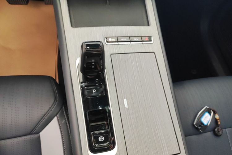 GEELY Boyue L 2025 car image #14