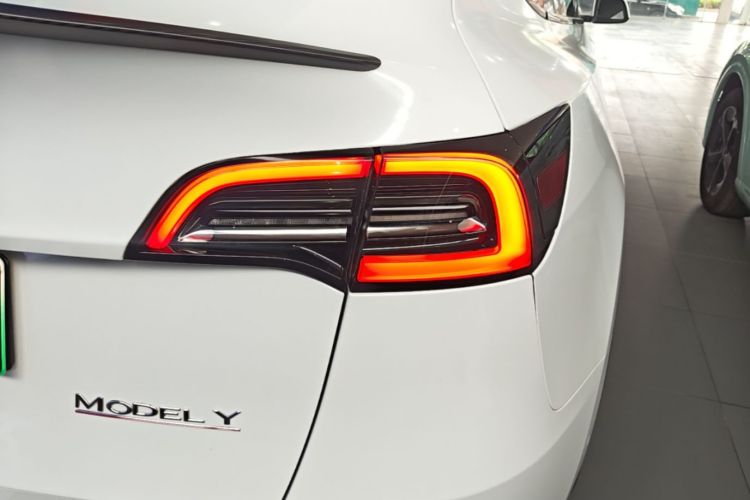 Tesla Model Y 2022 #3 Tesla Model Y 2022 car image #3