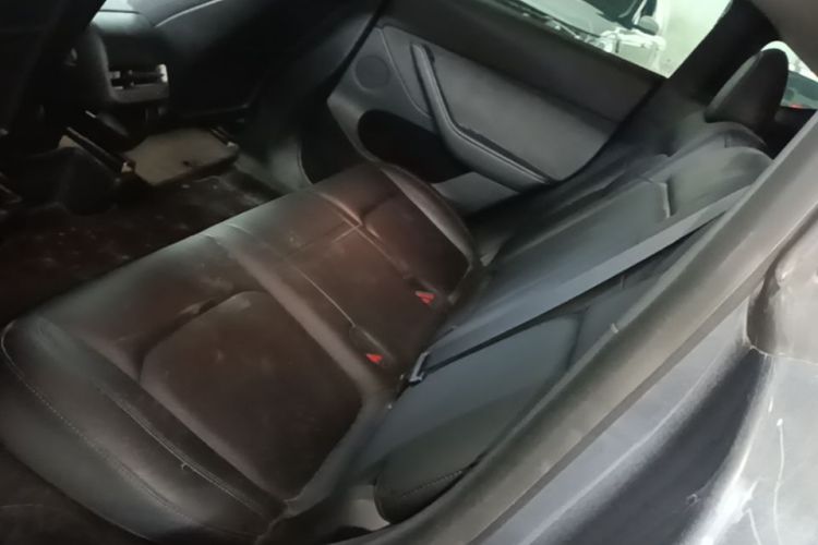 Tesla Model Y 2021 immagine di auto #17