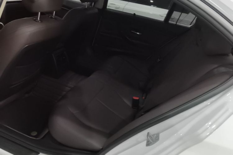 BMW 3 Series 2019 car image #17