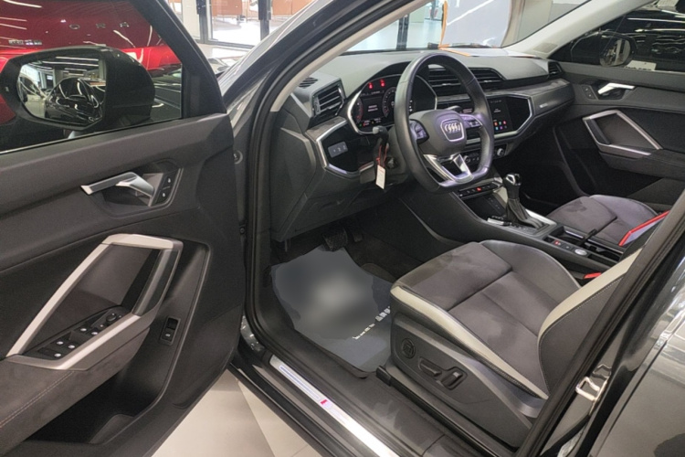 Audi Q3 2023 car image #16