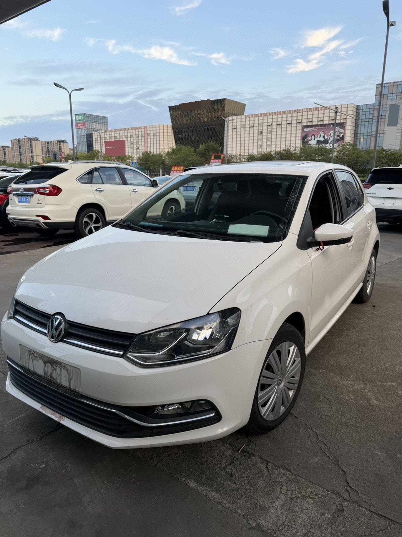 Volkswagen Polo 2016 car image 