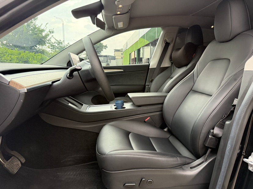 Tesla Model Y 2022 car image #3