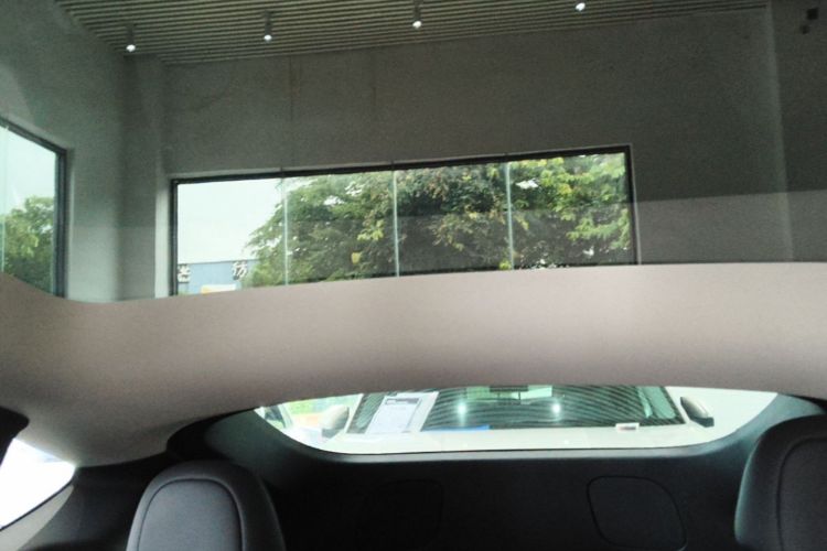 Tesla Model Y 2023 car image #18