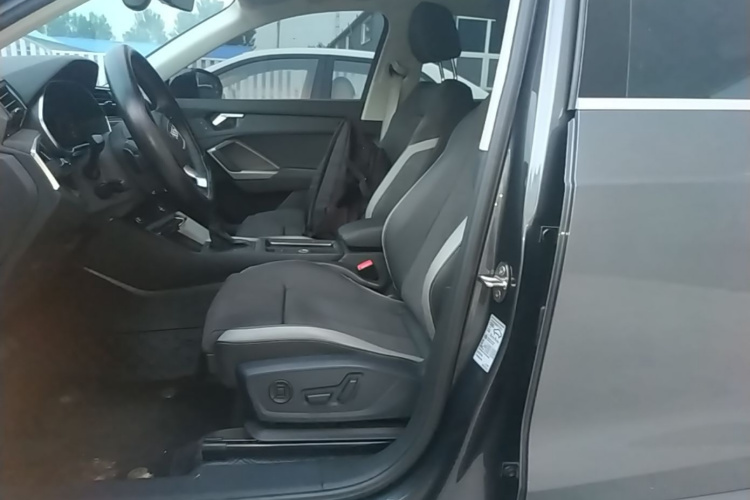 Audi Q3 2022 car image #15