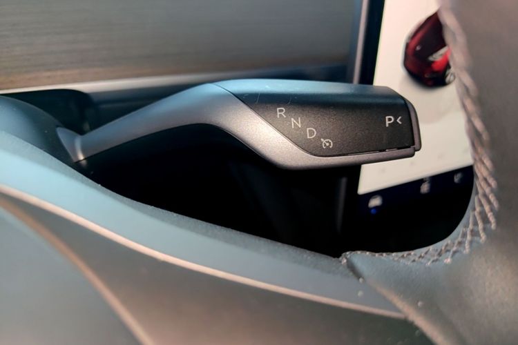 Tesla Model Y 2022 car image #14