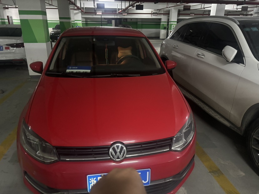 Volkswagen Polo 2015 car image 
