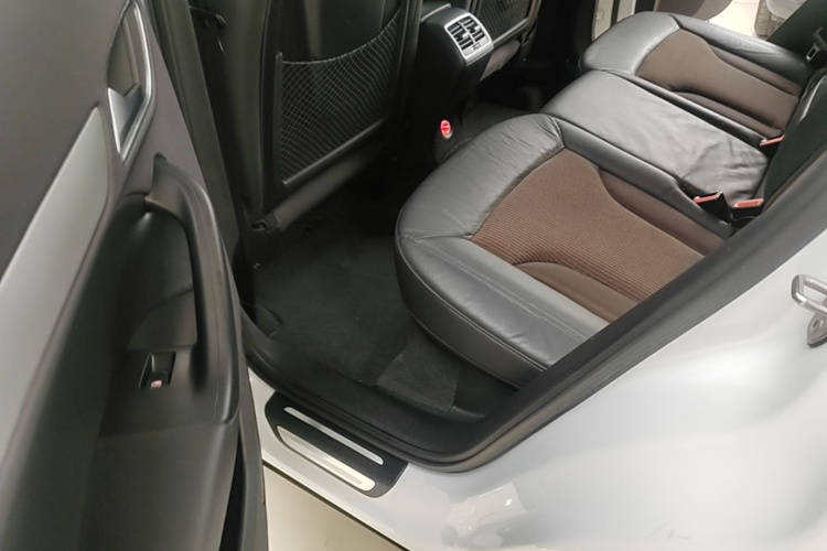 Audi Q3 2017 car image #17