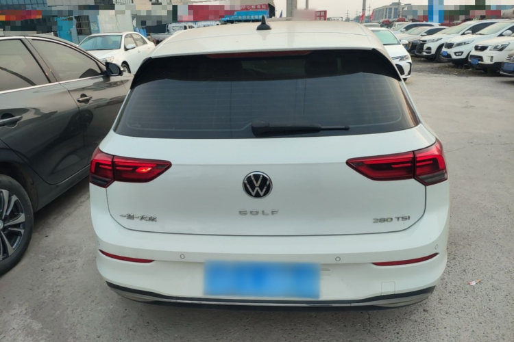 Volkswagen Golf 2023 car image #6