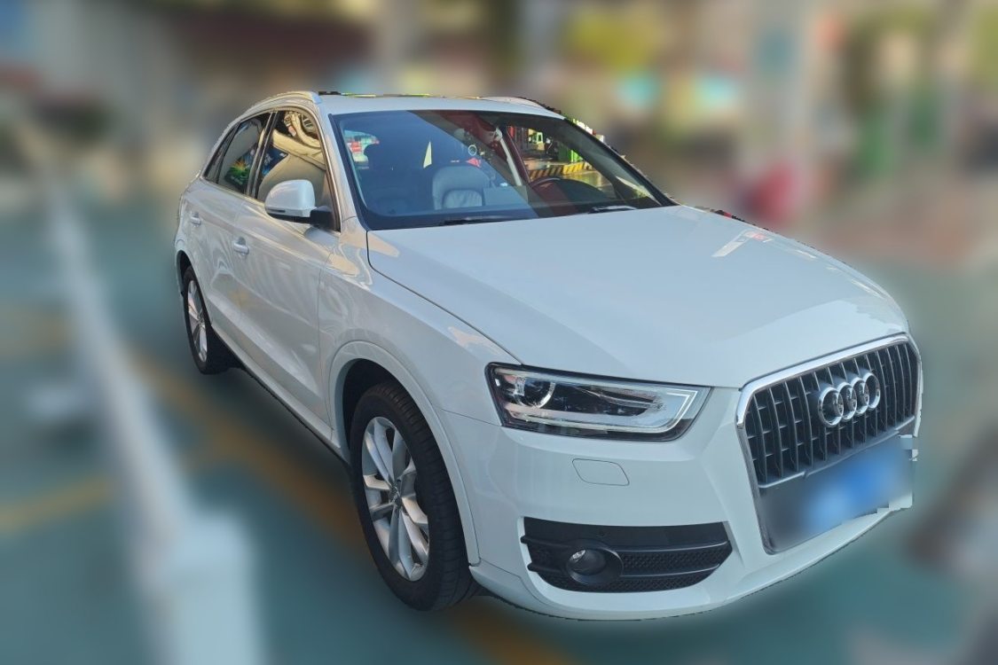 Audi Q3 2016 car image #2