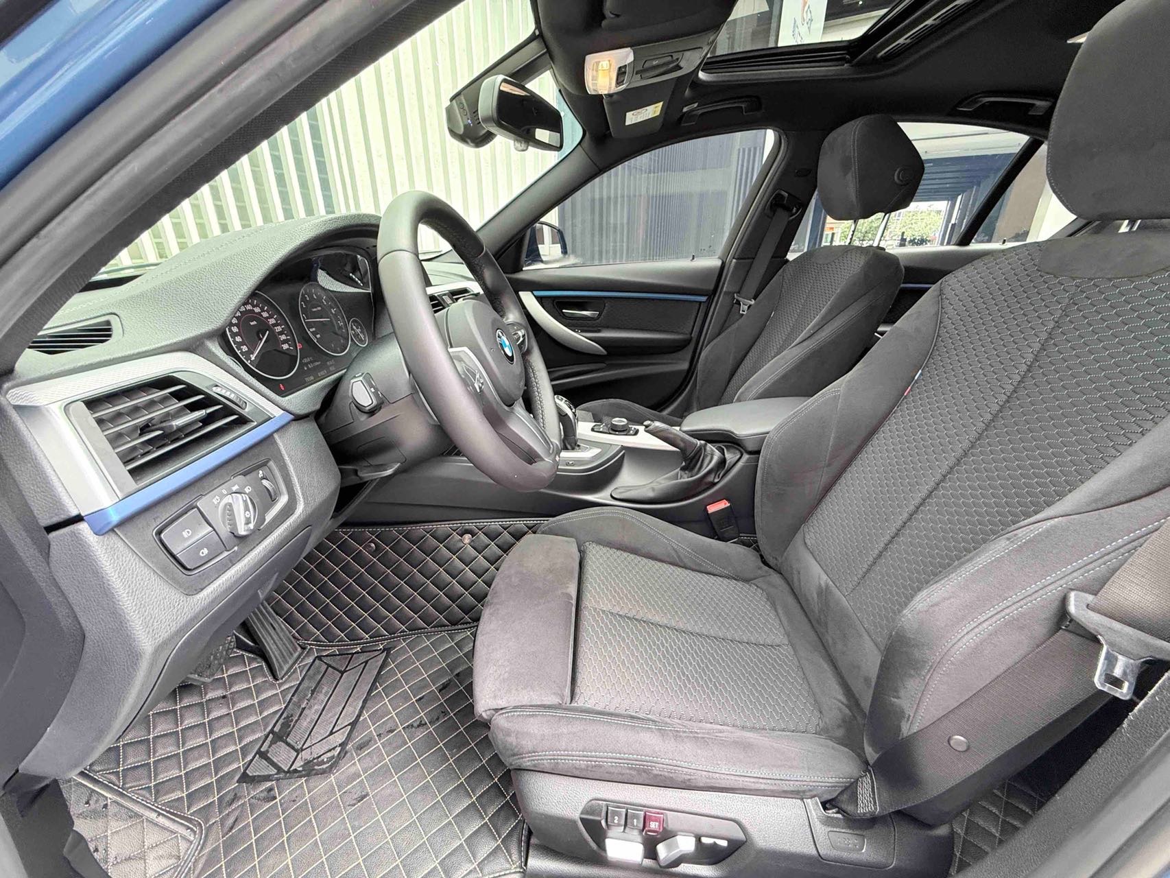 BMW 3 Series 2019 car image #8