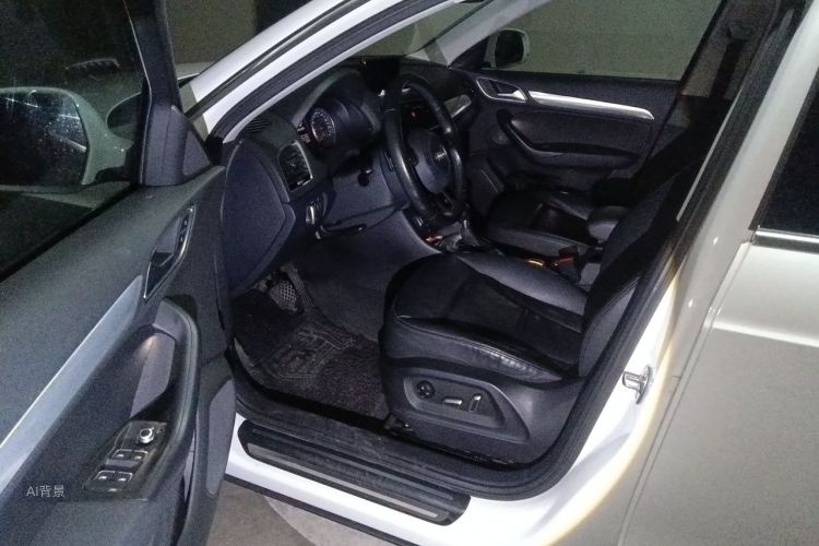 Audi Q3 2017 car image #18