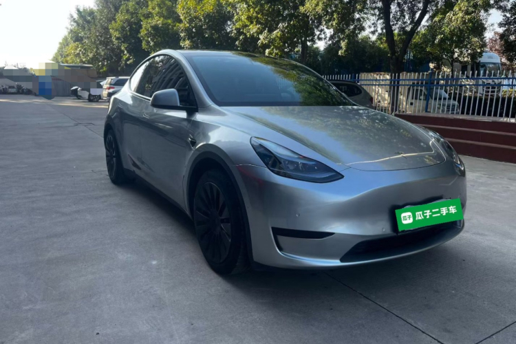Tesla Model Y 2022 #4 Tesla Model Y 2022 car image #4