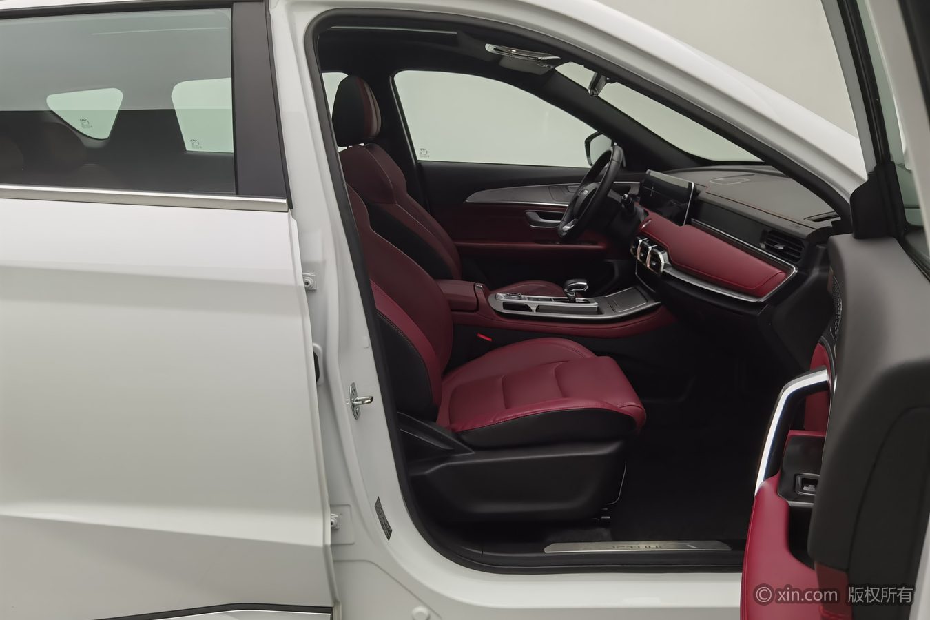 Jetour X70 PLUS 2024 car image #24