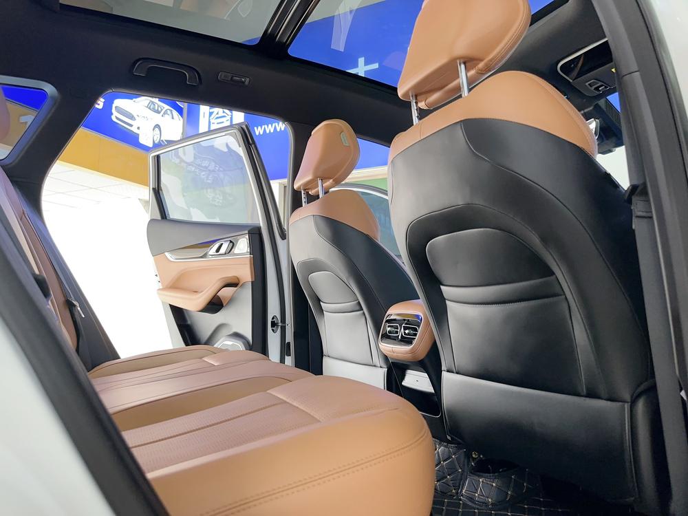 GEELY Boyue L 2025 car image #8