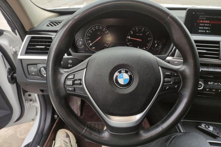 BMW 3 Series 2019 #15 BMW 3 Series 2019 immagine di auto #15