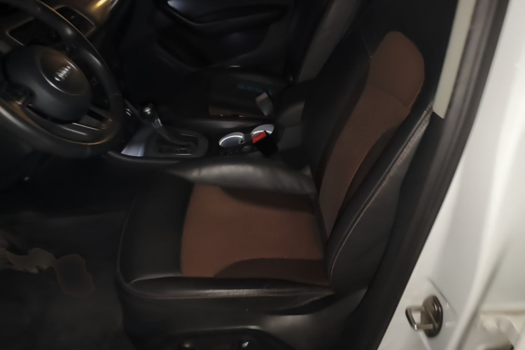 Audi Q3 2018 immagine di auto #15