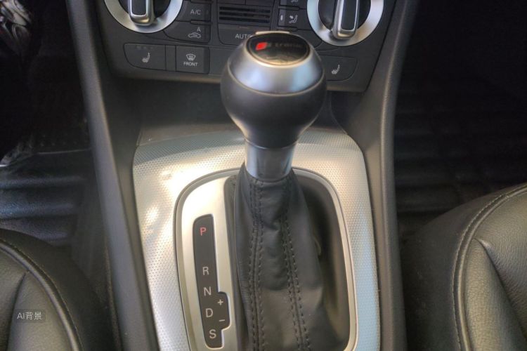 Audi Q3 2014 car image #16