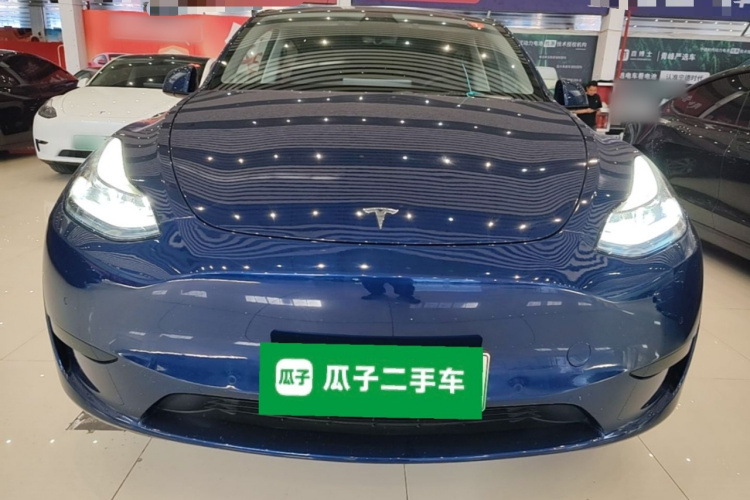 Tesla Model Y 2023 car image #3