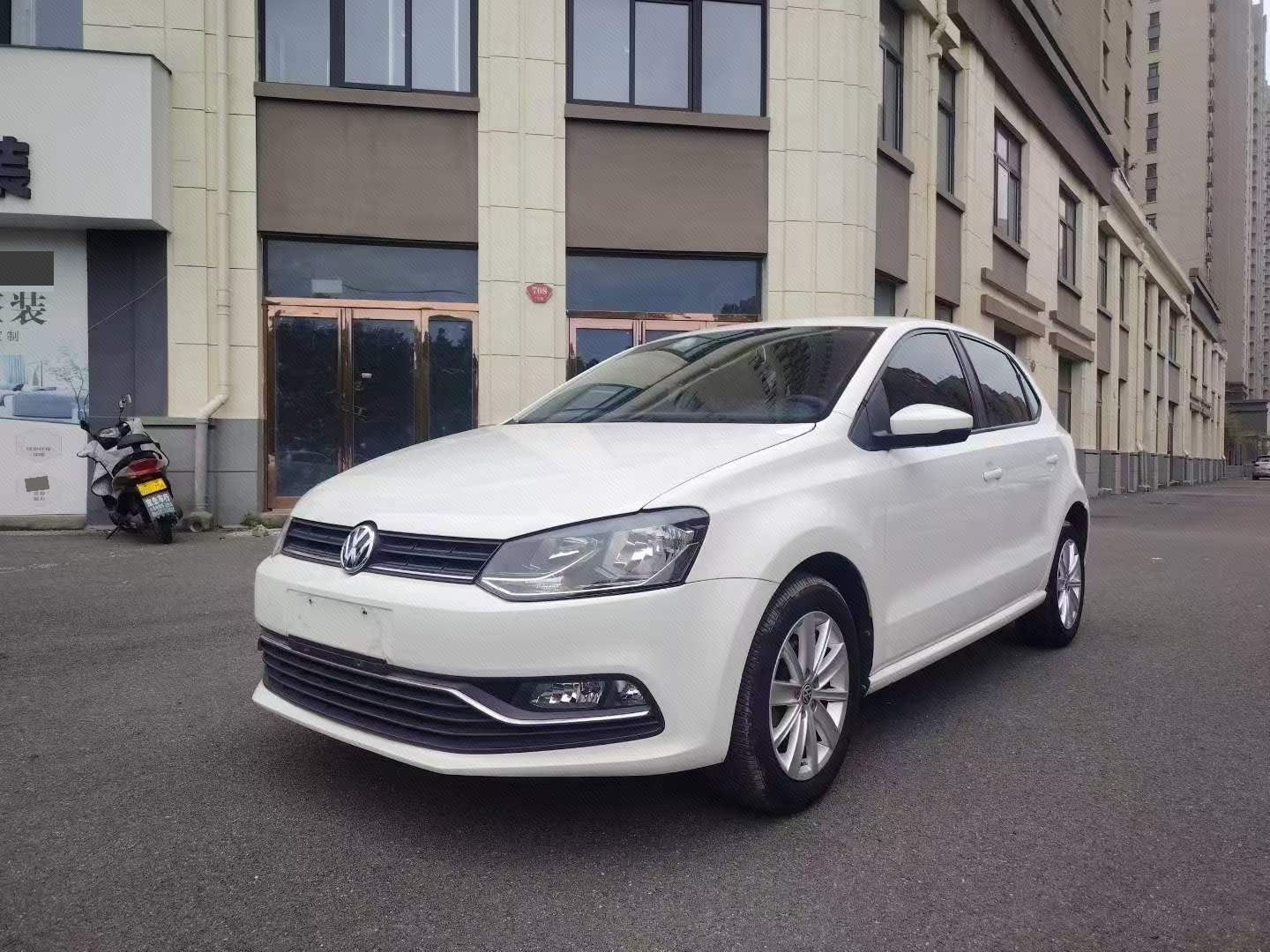 Volkswagen Polo 2015 Volkswagen Polo 2015 car image