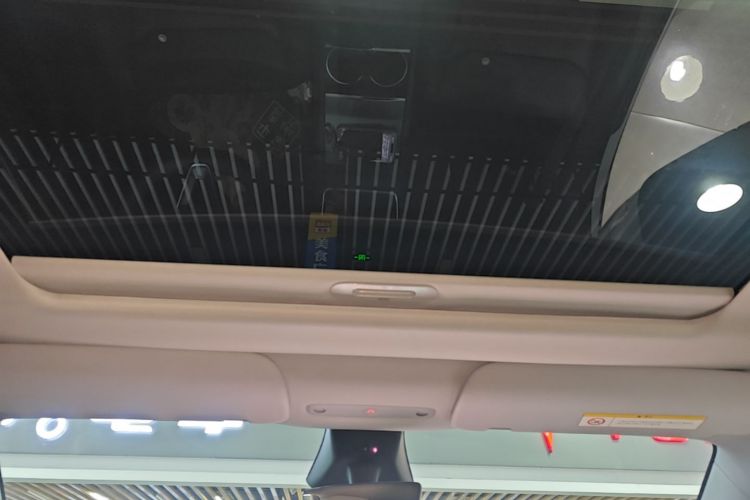 Tesla Model Y 2025 #18 Tesla Model Y 2025 car image #18