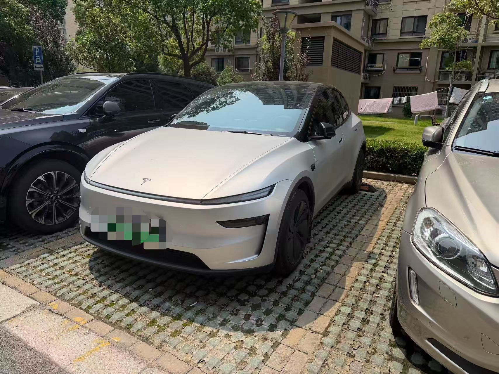 Tesla Model Y 2025 Tesla Model Y 2025 car image