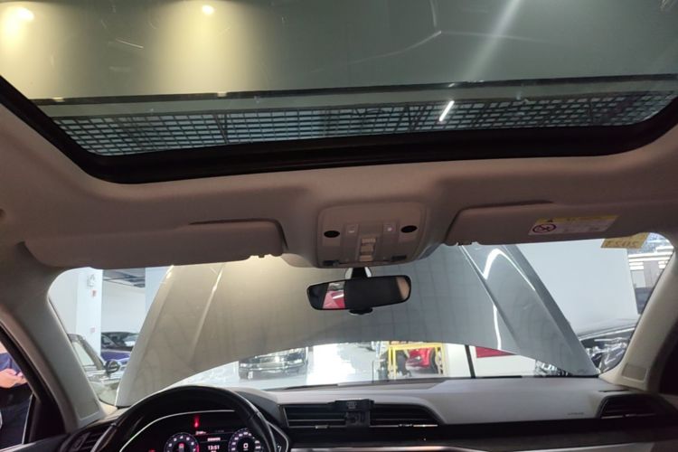 Audi Q3 2021 car image #18