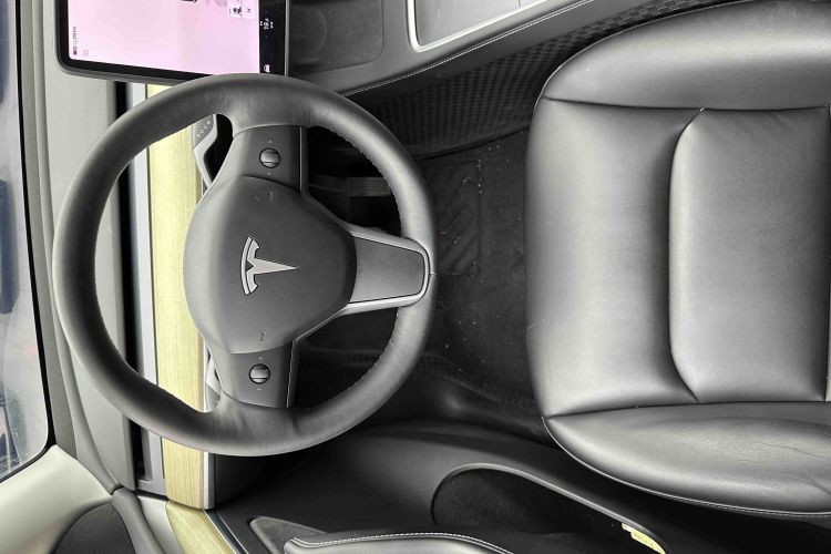 Tesla Model Y 2023 #11 Tesla Model Y 2023 car image #11