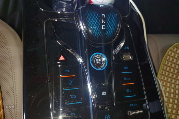BYD Han 2024 car image #16