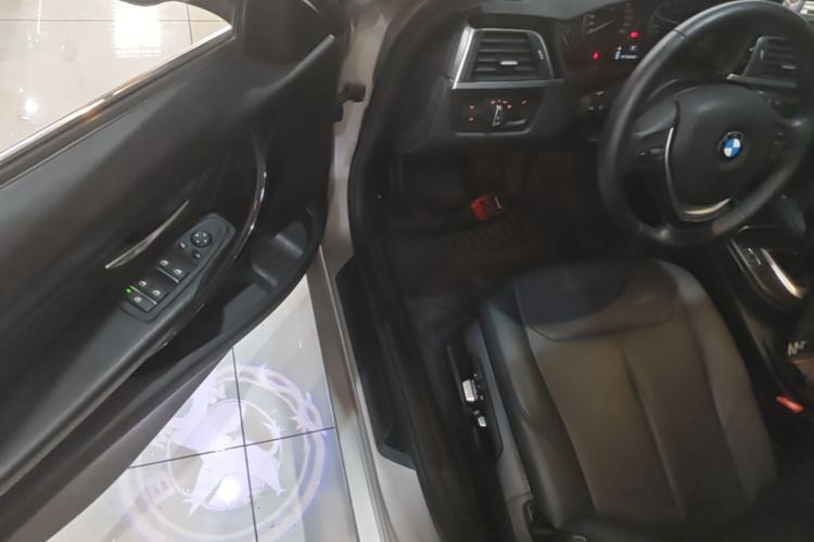BMW 3 Series 2017 car image #16