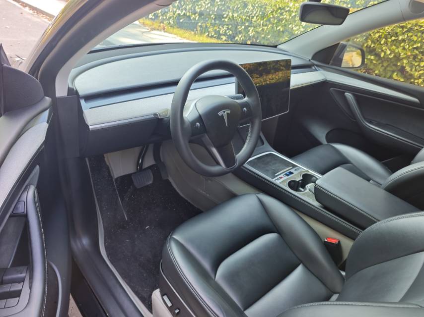 Tesla Model Y 2023 #4 Tesla Model Y 2023 car image #4