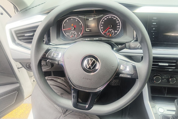Volkswagen Polo 2021 car image #11