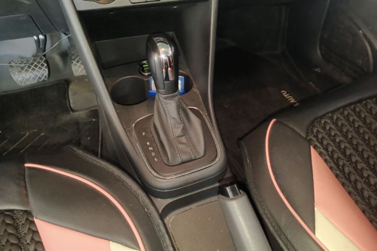 Volkswagen Polo 2019 car image #14