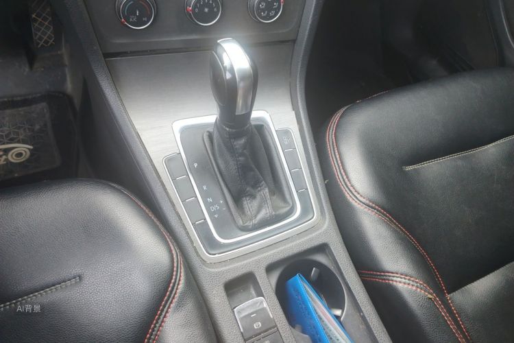 Volkswagen Golf 2014 car image #16