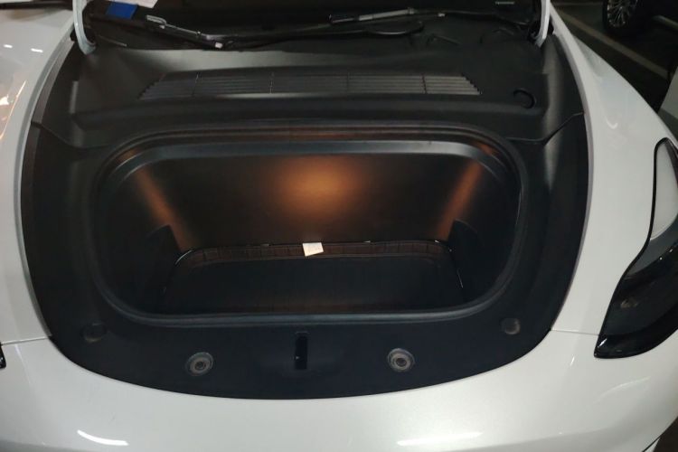 Tesla Model Y 2023 car image #18